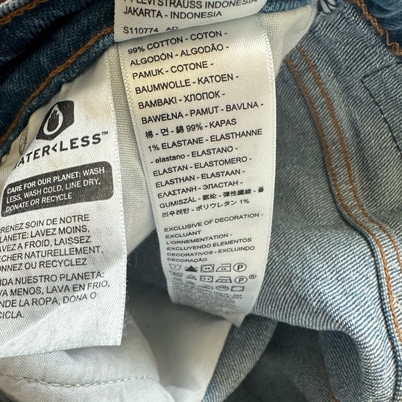 Levi's Women's Ribcage Straight Ankle Jeans - Picture 10 of 10